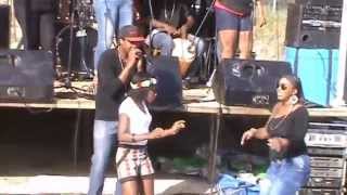 Aya i su Grupo na dia di Banda Ariba