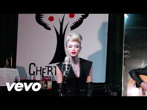 Ivy Levan - Hot Damn (Live at the Cherrytree House)