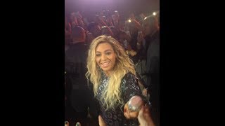 Beyonce | Fan pulls her off stage during Irreplaceable | Manchester | 26/02/14
