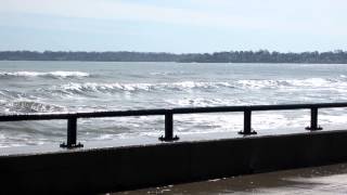 preview picture of video 'Seas Hitting the Seawall in Lynn Massachusetts'