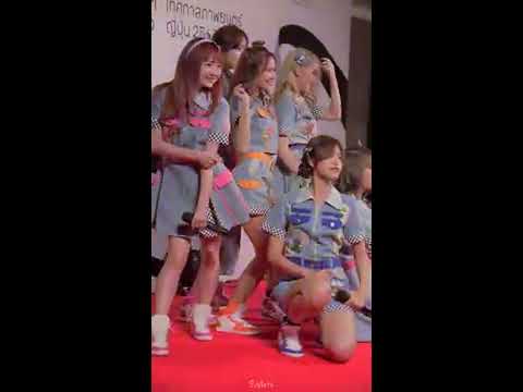 [FanCam] โดดดิด่ง - BNK48 (Namneung Focus) @ เทศกาลภาพยนตร์ญี่ปุ่น 2563 - Central World.