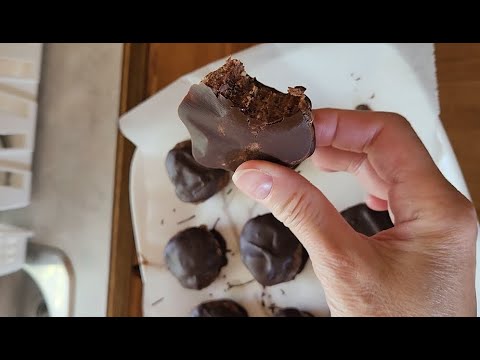 Chewy Soft Chocolate Date Turtles (15min prep time) - Keto, No bake