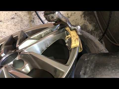 Car tire disassembly on a tire changer Car aluminum rim and steel rim instructions