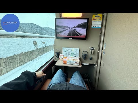 Riding Japan's Capsule Room Bus like an Internet Cafe | Green Room