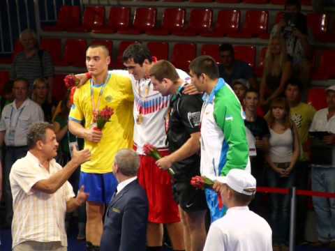 Награждение Магомеда Омарова на Универсиаде 2013 в Казани