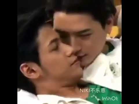 #Krist is taking _care of_ #Singto 🐢❤🦁😘