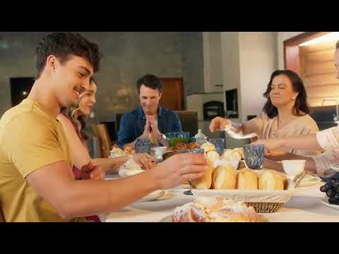 Família Reunida, Mesa Farta: Nada Melhor que São José! 🏡🥐