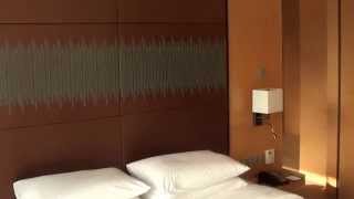 preview picture of video 'Hyatt Regency Sha Tin, Hong Kong - Review of an Executive Suite 1808'
