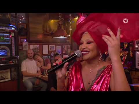 Lady Blackbird singt „Man on a Boat“- (Live-in Hamburg) -HD- Inas Nacht-Late Night Show - Ina Müller