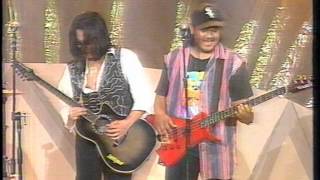 Download lagu Wings - Perhentian (1994) LIVE mp3 Download lagu Wings - Perhentian (1994) LIVE mp3