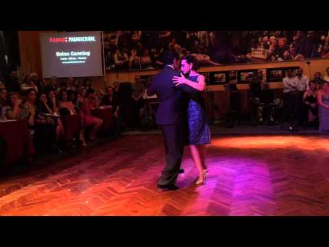 Claudio Peralta y Janna López bailan solamente ella 1/3 salón canning