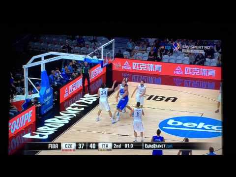 EuroBasket2015 Rep.Ceca-Italia, canestro Gallinari