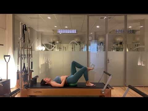 PILATES CON PELOTA PEQUEÑA