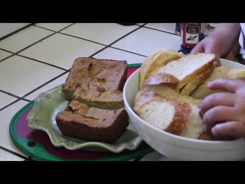 Haciendo Budin de Pan Salvadoreño (Making Salvadorean Bread)