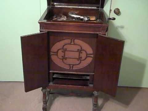 Ben Bernie Scrappy Lambert - When Polly Walks through Hollyhawks - Roaring 20's.MP4