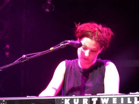 Amanda Palmer covering Tegan and Sara's Like O Like H (The Dresden Dolls)
