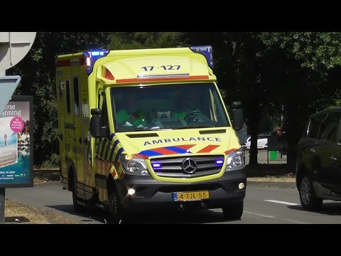 A1 Ambulance 17-127 met spoed vanaf het Amphia ziekenhuis in Breda