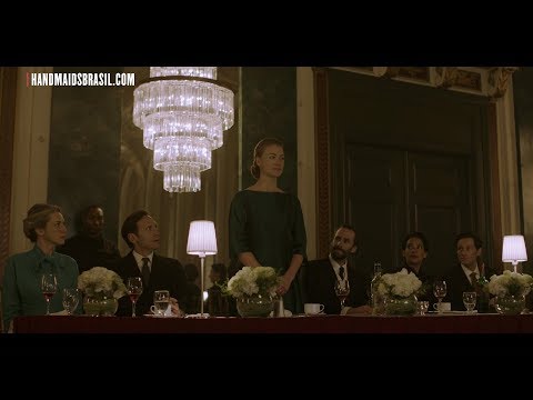The Handmaid's Tale | Serena apresenta as crianças de Gilead