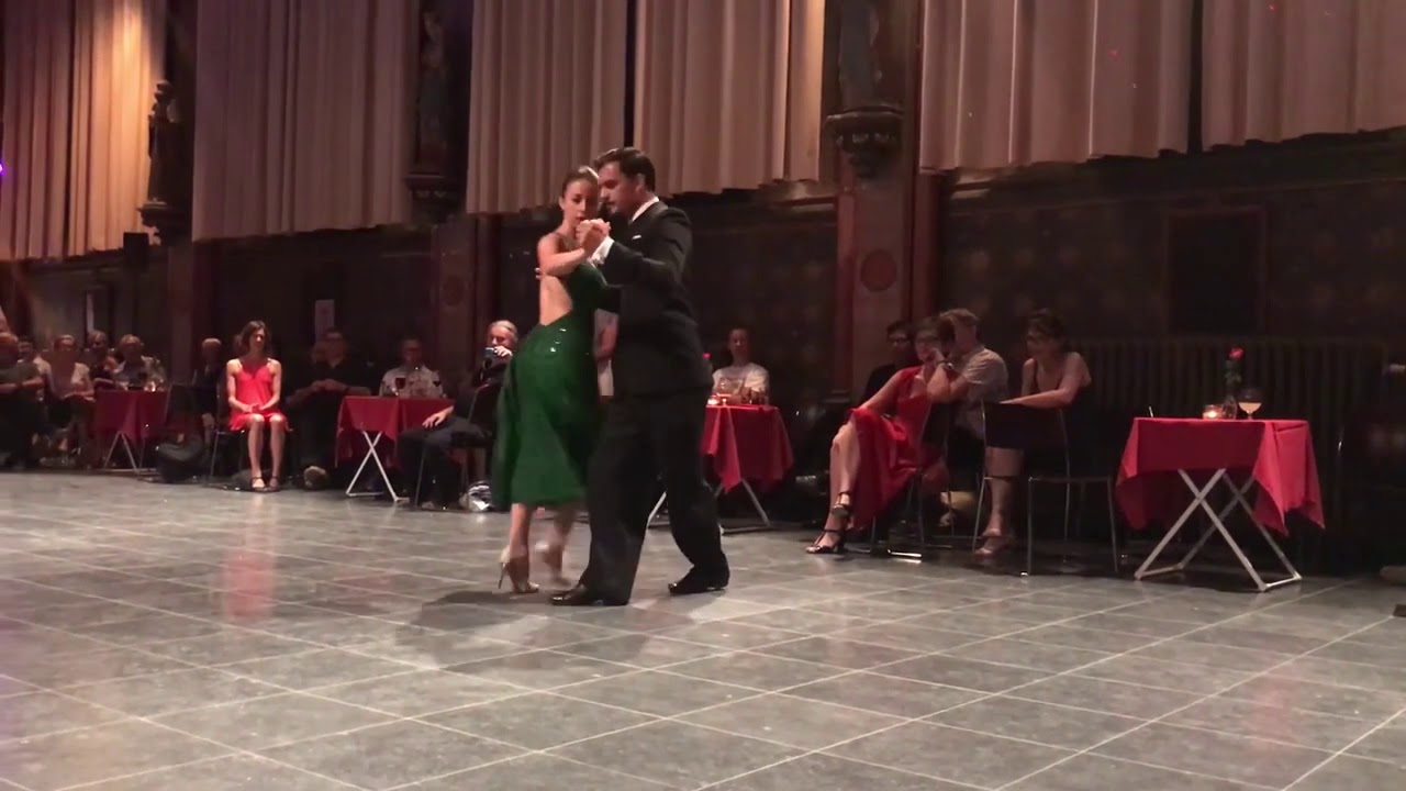 Edwin Olarte & Vittoria Franchina bailan tango en la Capilla Altena 30 06 18 2