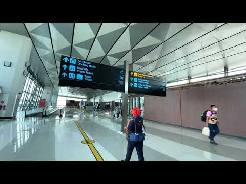 Caminhamos por todo o Aeroporto Internacional Soekarno-Hatta, Jacarta, Indonésia 🇮🇩