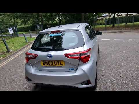 2019 (69reg) Toyota Yaris Hybrid Sat-Nav only 3500miles! www.automaticcarsltd.co.uk