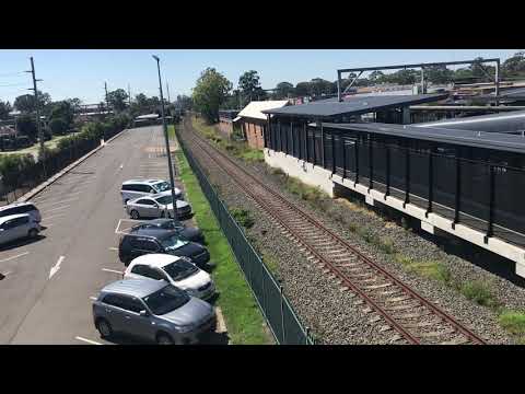 CSR012/CSR005/SCT007 hauls 5BM9 through ingleburn