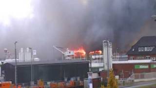 preview picture of video 'Großbrand im Bremer Hafen am 26 Oktober 2009'