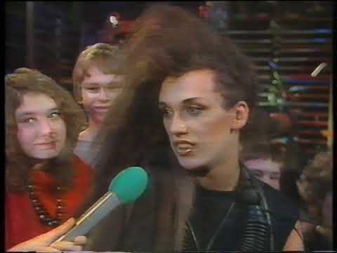 Dead Or Alive   1983   Pete Burns interview by Muriel Gray @ The Tube