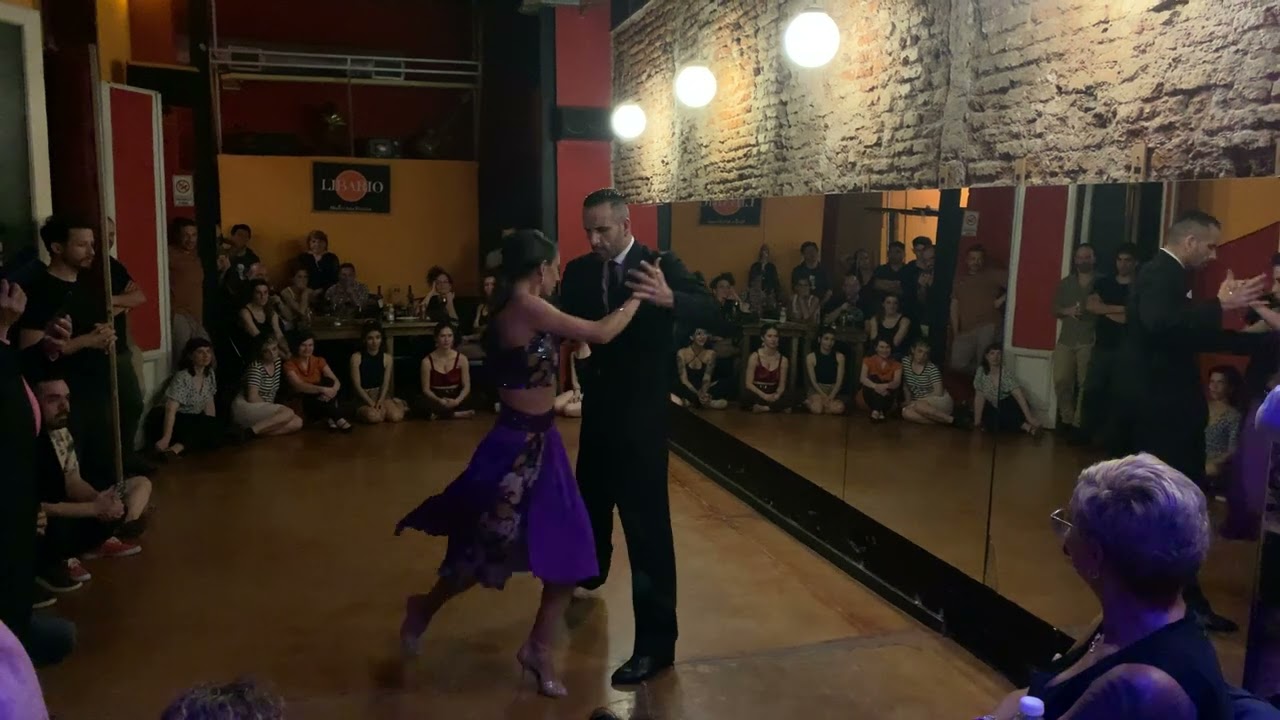 Virginia Vasconi y Juan Cupini bailan en La Cachivacheria Milonga! Tango
