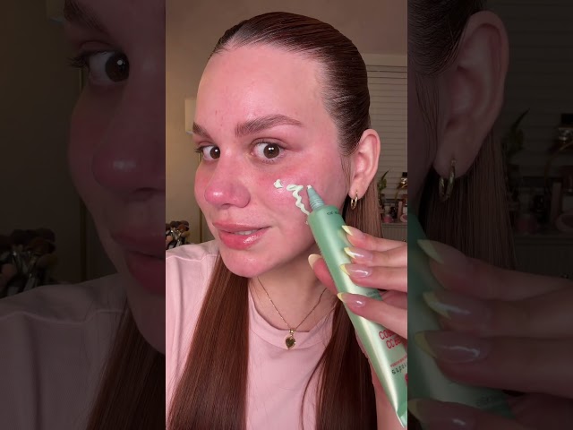 Vídeo relacionado con Wicked - Juego de regalo "Not Your Basic Witch" - Botella de agua de metal verde de 750 ml con mosquetón y bálsamo labial de té verde, accesorios divertidos de bruja y kit de cuidado personal