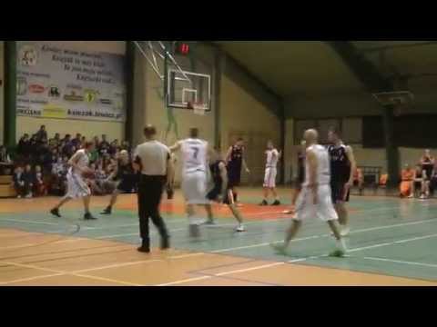 Ostatnie minuty spotkania między Księżakiem Łowicz a UMKS Kielce 64:62 (6.04.2014 r.)