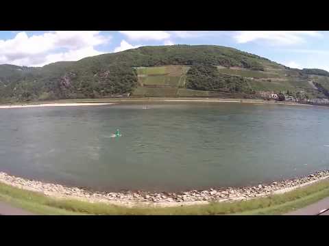 Mainz a Koblenz, Renânia-Palatinado Vistas do vale do Reno de um trem, Alemanha - 9 de agosto de 2017