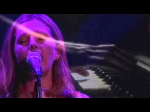 Saint Etienne (Sarah Cracknell) - Ready or Not (live 2000)
