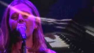 Saint Etienne (Sarah Cracknell) - Ready or Not (live 2000)