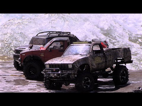 RC CWR Slow Crawling the Oasis with 4 trucks