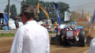 preview picture of video 'Mad Max Tractorpulling silly 14 juli 2013, 2e run'