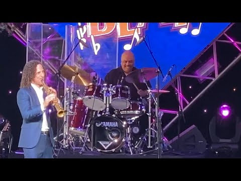 Kenny G Live - 26 Minutes of Kenny G Silhouette, Havana etc. Jazzy Beat, he is at his best! Playlist