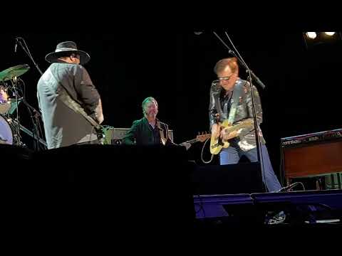 Joe and Josh sharing solos on Lonely Boy.