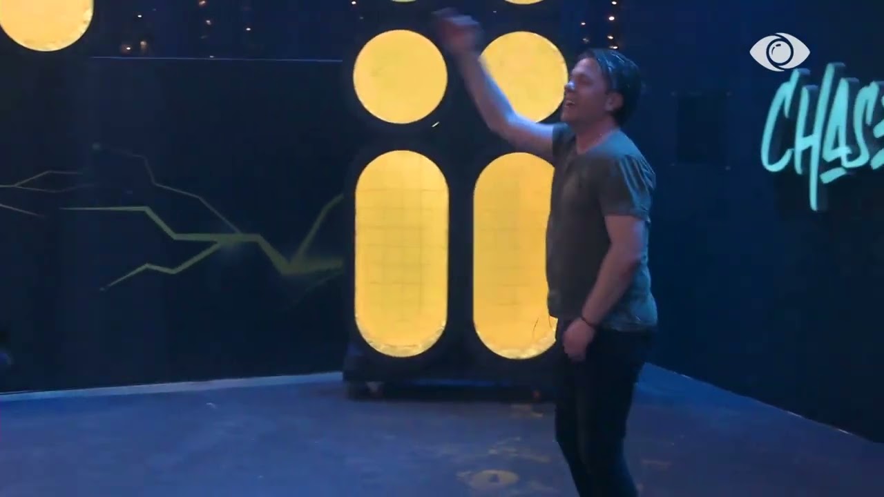 Ndizet atmosfera në shtëpi/ Laerti kërcen me Rozanën