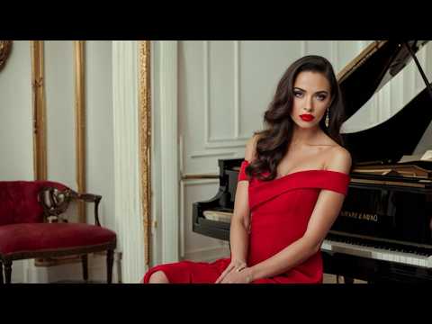 Босиком по солнцу - А по темным улицам гуляет дождь - нарисованный и анимированный Нейросетью.