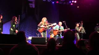 Jenny Lewis with the Watson Twins and Jimmy Buffett - Handle with Care