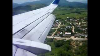 preview picture of video 'Landing Ixtapa/Zihuatanejo United Boeing 737-500'