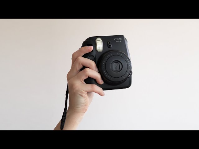 Vídeo relacionado con Itian Funda Compatible con Instax Mini 70, Protección Integral para Fujifilm Mini 70 de la Caja de Cámara con Suave Cuero de la PU (Negro)