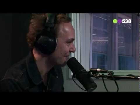 Niels Geusebroek - Year Of Summer (live bij Evers Staat Op)