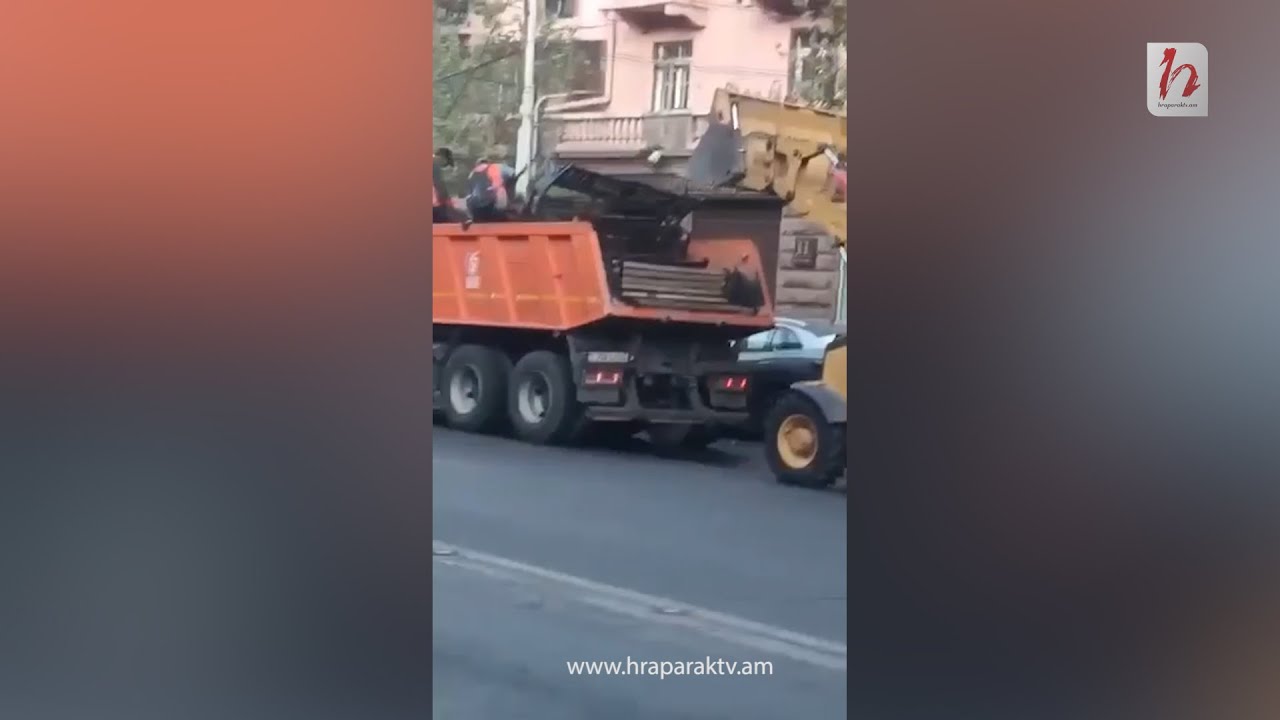 Քաղաքային նստարաններն են հավաքում, որ ցուցարարները դրանցով փողոց չփակեն