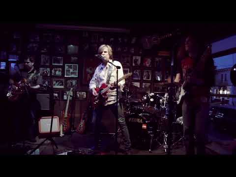 Mark Doyle and The Maniacs - Sister Surround