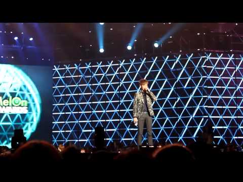 TOP accepting award for GD&TOP - 2011 Melon Awards.MOV