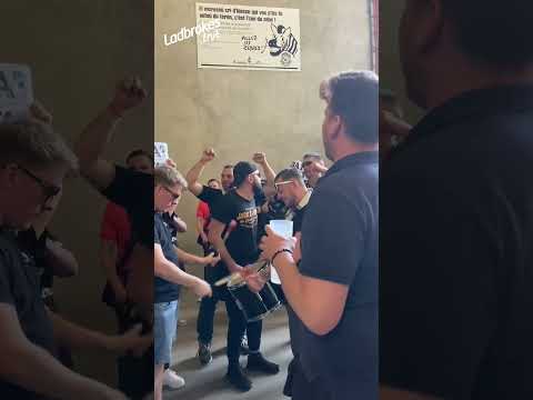 QUAND LES SUPPORTERS DE CHARLEROI CHANTENT POUR MEHDI BAYAT