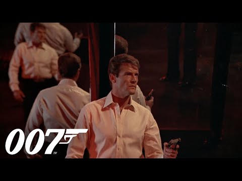 THE MAN WITH THE GOLDEN GUN | Bond fights Scaramanga