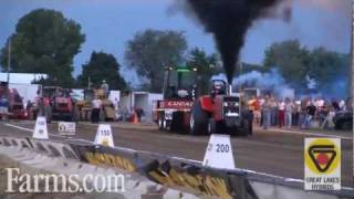 preview picture of video 'Tractor Pull:  Great Lakes Hybrids Shootout in Decatur, Illinois.'